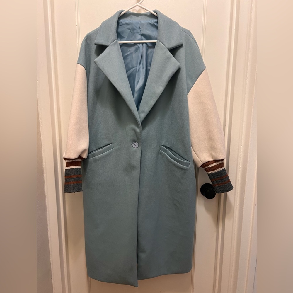 Oversized Light Blue and White Winter coat size M fits M/L Unbranded